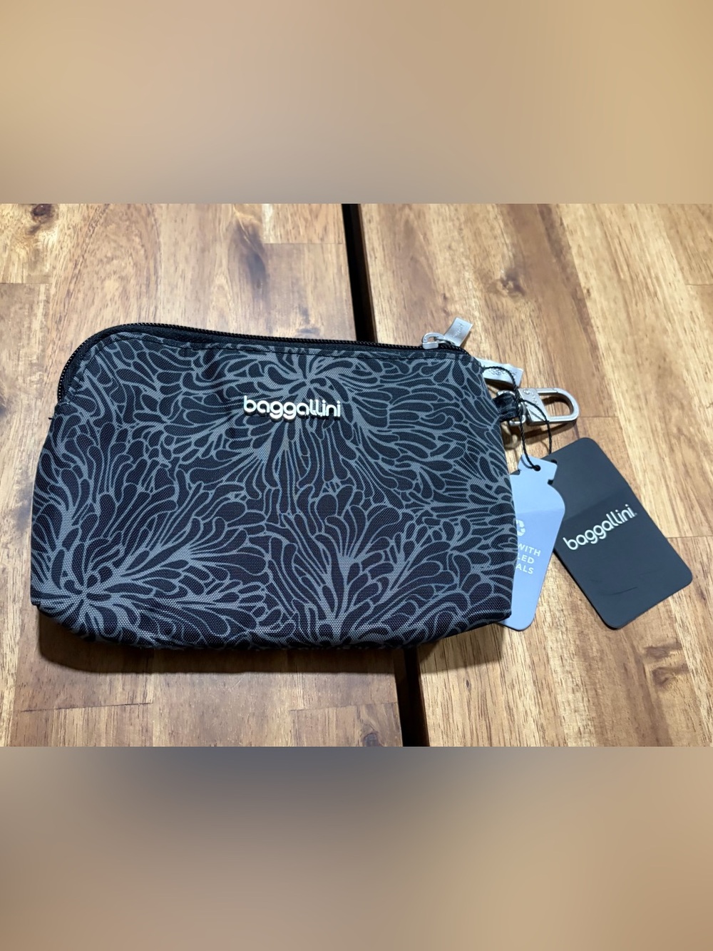 NWT Baggallini On the Go Daily RFID Black & Gray Floral Cosmetic Bag